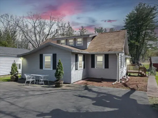 813 Stokes Mill Road, Stroudsburg, PA 18360