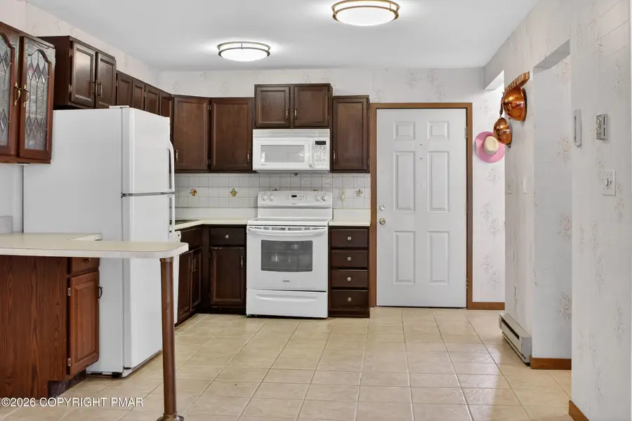 211 Falls Circle, Bushkill, PA 18324 - #2