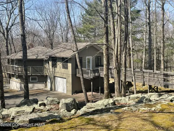 125 Big Bear Drive, Greentown, PA 18426