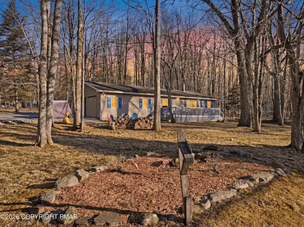 2104 Totem Trail, Pocono Lake, PA 18347