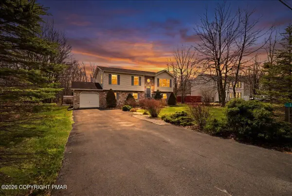 1216 Glade Drive S, Long Pond, PA 18334