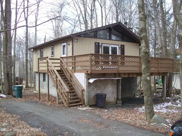 8062 Red Squirrel Dr Drive, Tobyhanna, PA 18466