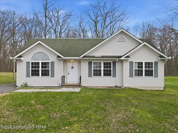 3229 Hamlet Drive, Tobyhanna, PA 18466