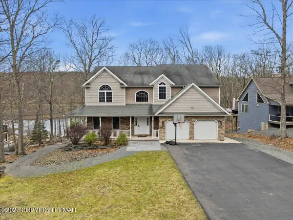 290 W Lakeview Road, Lackawaxen, PA 18435