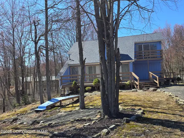 135 Ash Drive, Long Pond, PA 18334