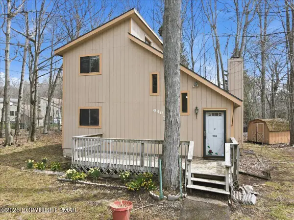 940 Country Place Drive, Tobyhanna, PA 18466