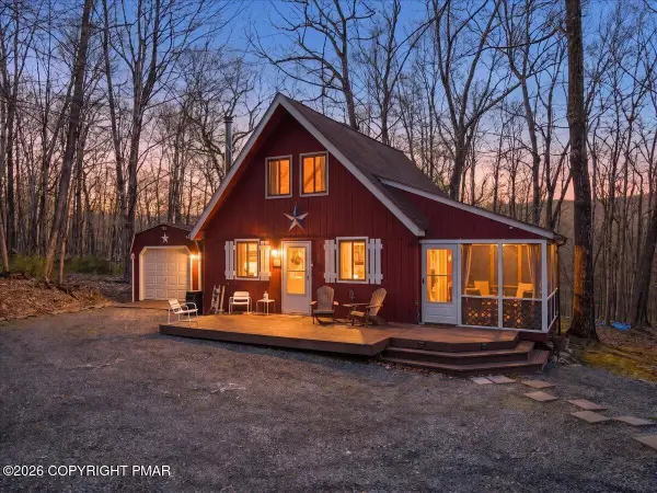 2149 Sparrow Road, Bushkill, PA 18324