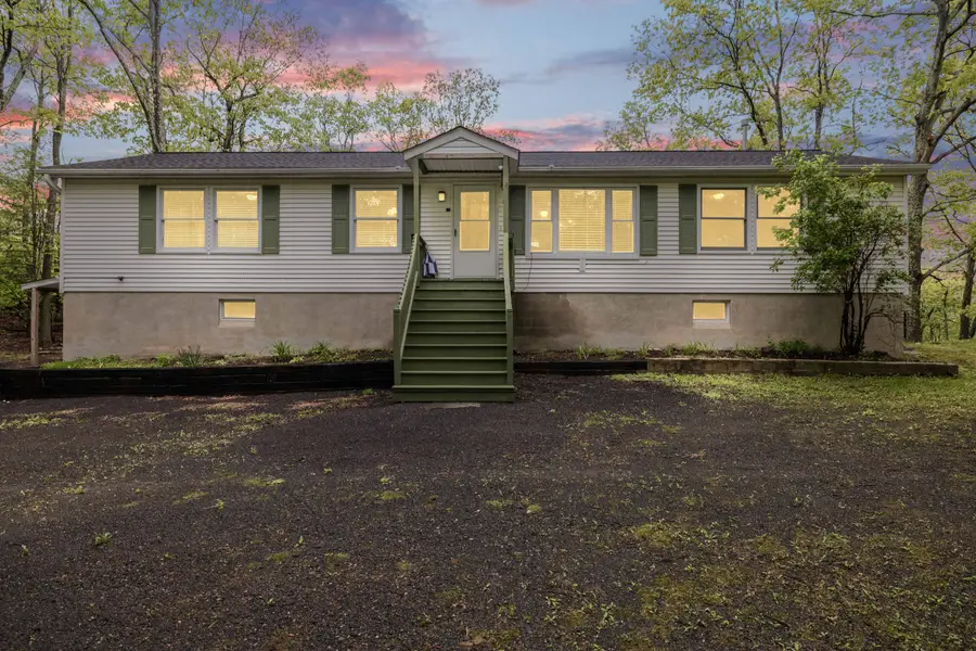 198 Castle Drive, East Stroudsburg, PA 18302 - #2