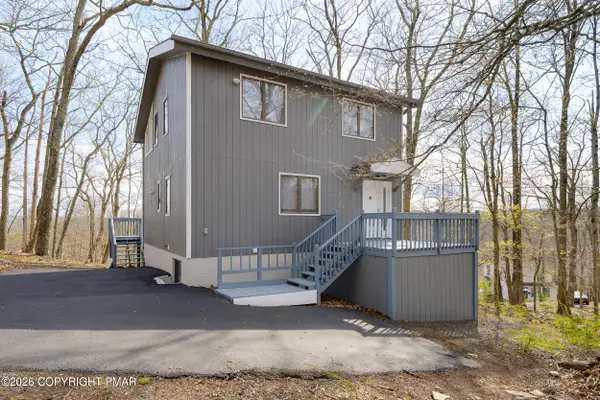 5074 Woodbridge Drive E, Bushkill, PA 18324
