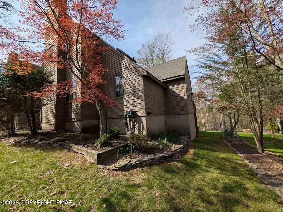 110 Woodmont Circle, Greentown, PA 18426 - #2