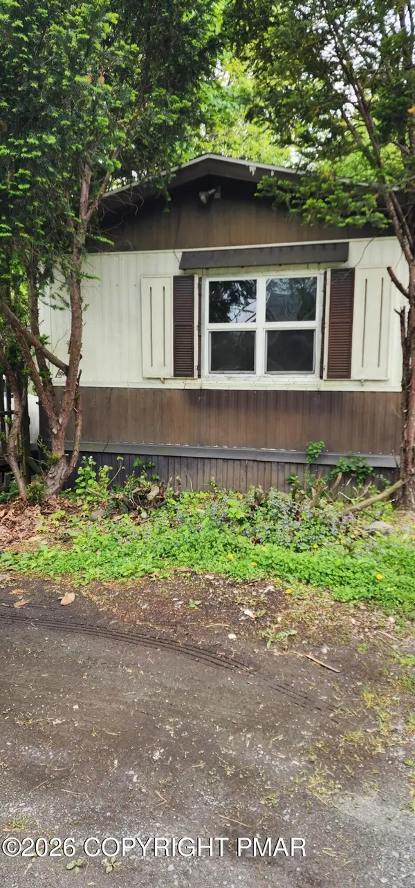 106 Shady Oaks Lane, East Stroudsburg, PA 18301
