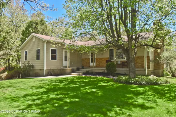 218 Applewood Drive, Swiftwater, PA 18370