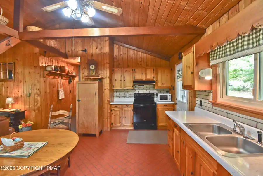 1121 Fawn Run, Bushkill, PA 18324 - #3