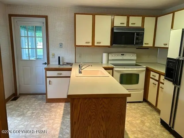 100 Duck Hollow Circle, Stroudsburg, PA 18360 - #2