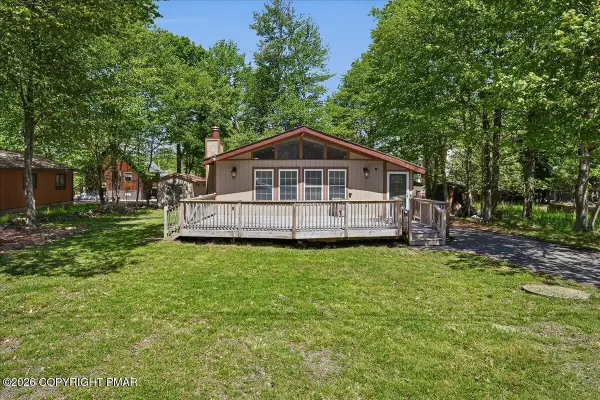 1739 Rolling Hills Drive, Tobyhanna, PA 18466