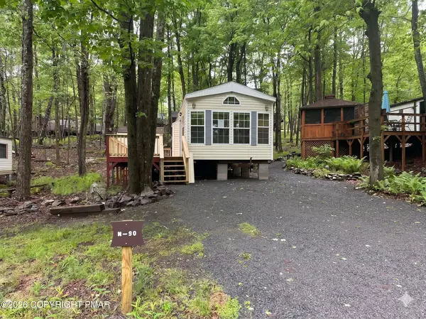 90 Earth Drive, Gouldsboro, PA 18424