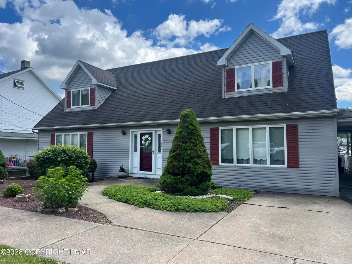 42 E Columbus Avenue, Nesquehoning, PA 18240 - #1
