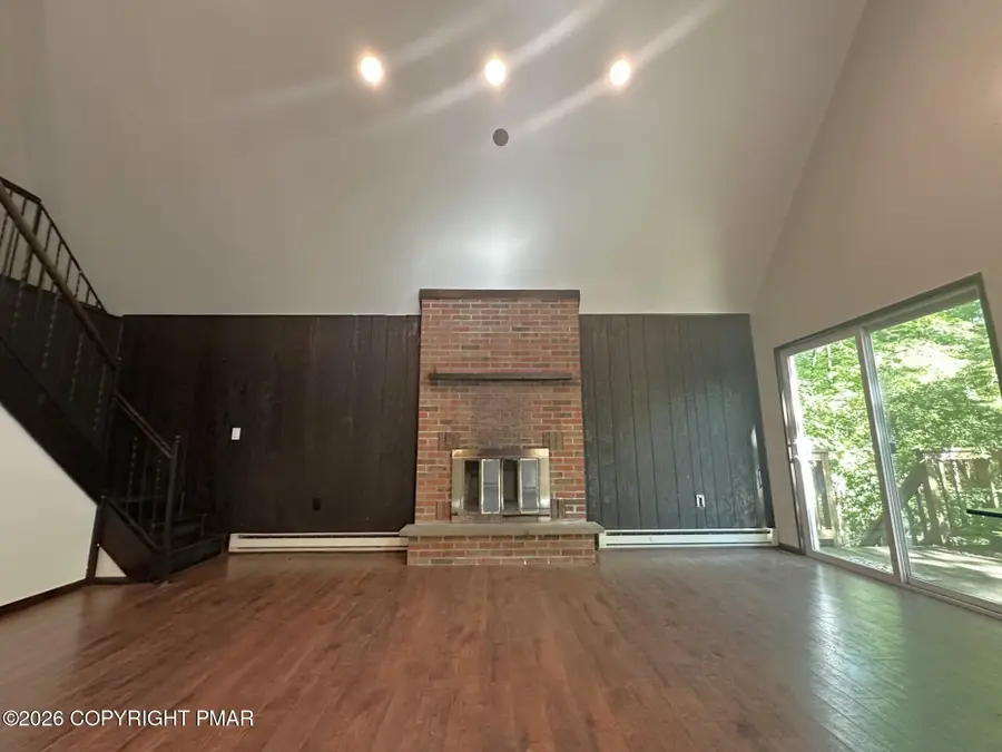 1095 Deer E, Bushkill, PA 18324 - #3