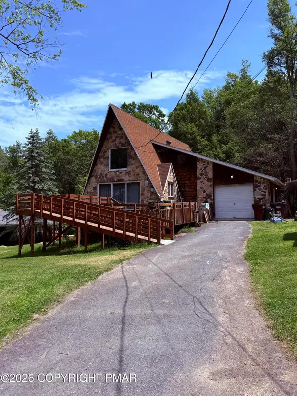 119 River Drive E, Greentown, PA 18426