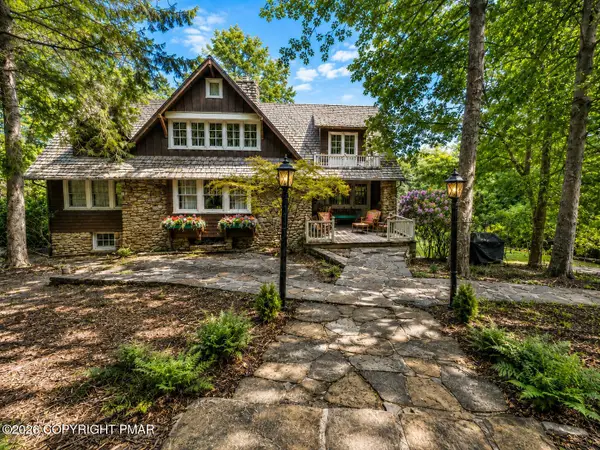 204 Lake Road, Pocono Manor, PA 18349
