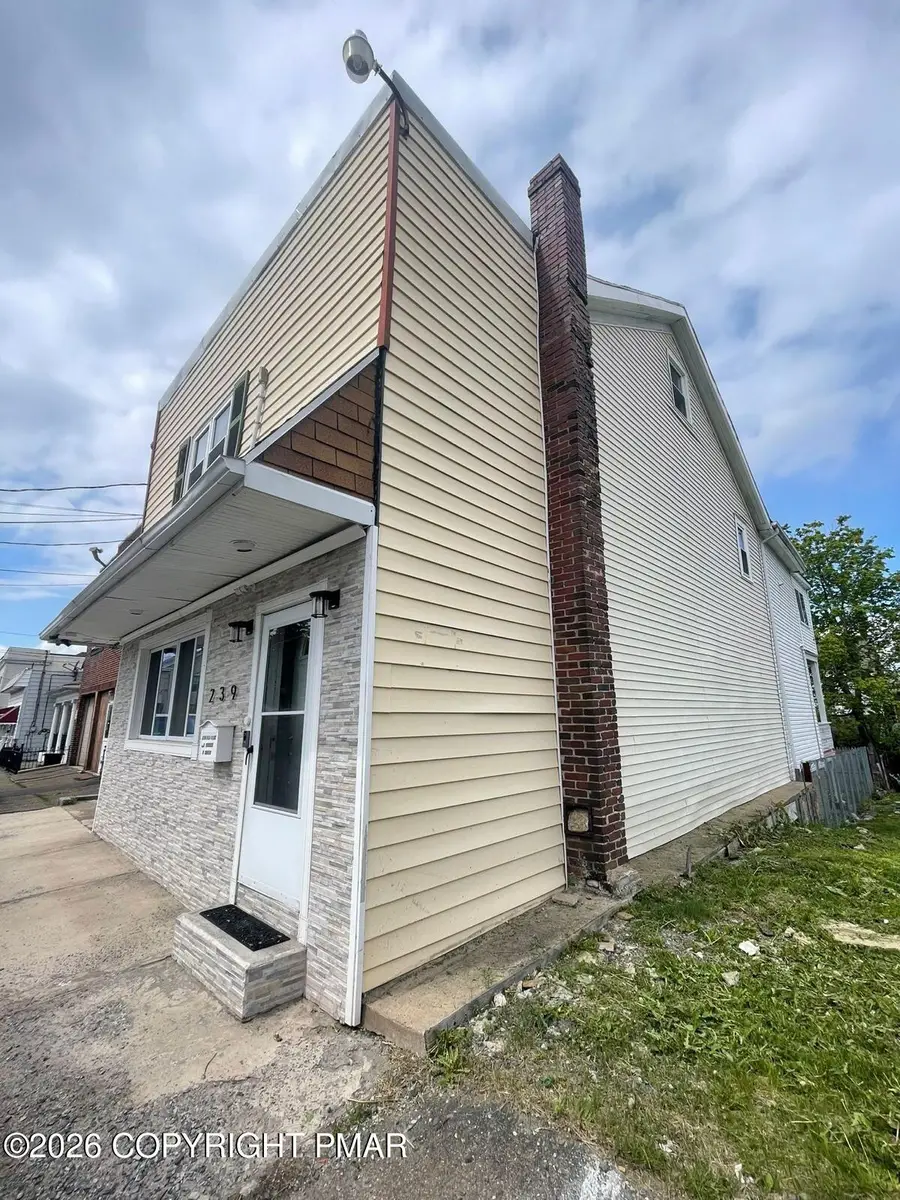 239 E Chestnut Street, Hazleton, PA 18201 - #2