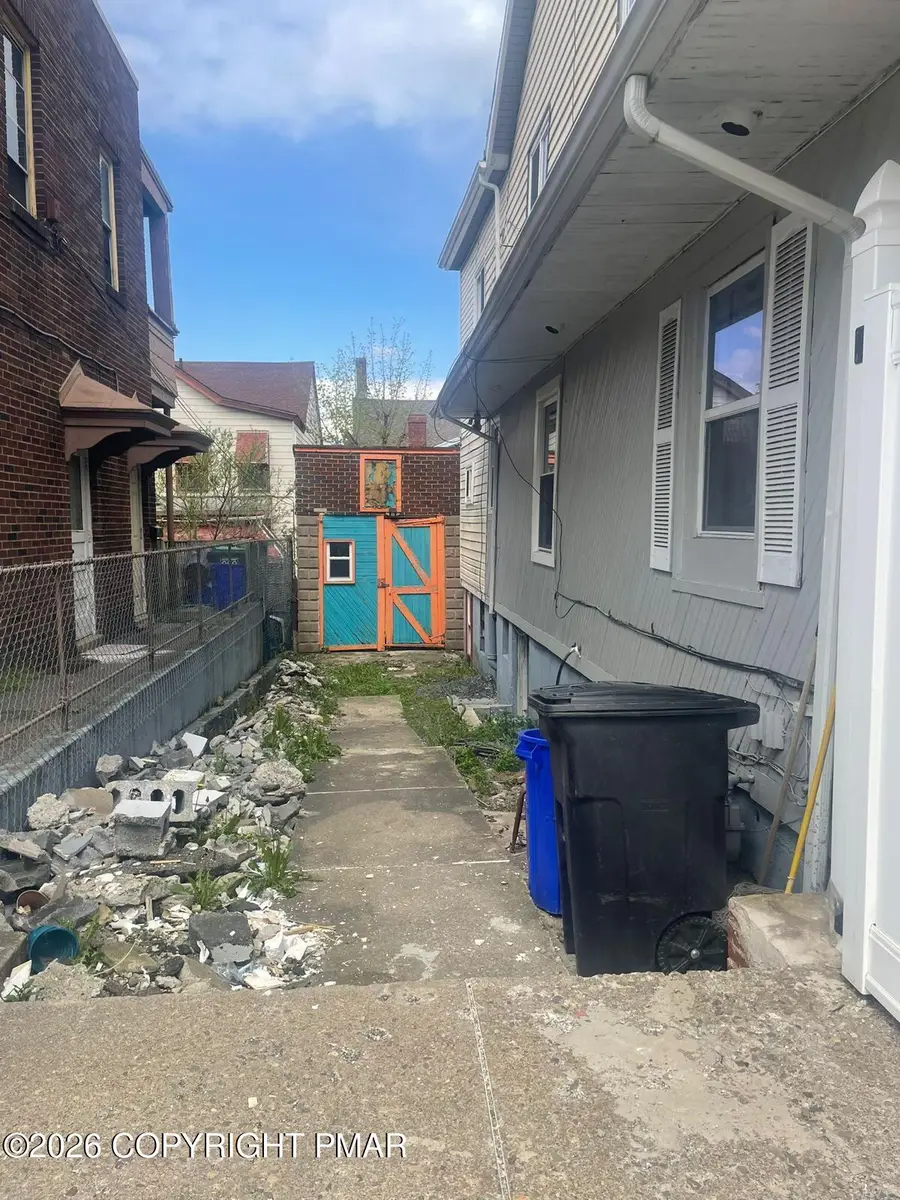 239 E Chestnut Street, Hazleton, PA 18201 - #3