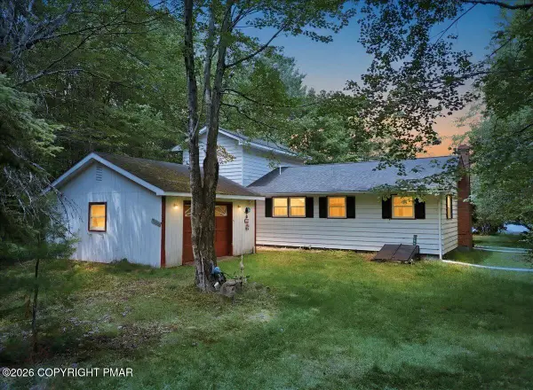 135 Blue Heron C Circle, Pocono Summit, PA 18346