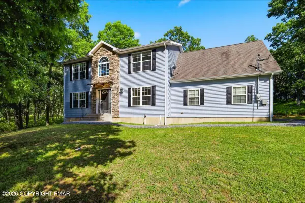 1212 N Whittaker Drive, Bushkill, PA 18324
