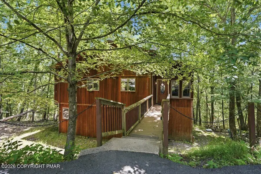 1076 Porter Drive, Bushkill, PA 18324 - #2