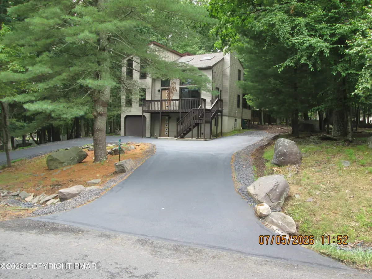 207 Somerset Drive, East Stroudsburg, PA 18301 - #1
