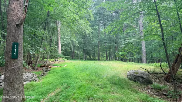 111 Lake View Circle, Hawley, PA 18428