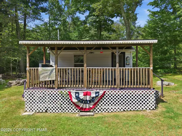 216 North Shore Drive, Greentown, PA 18426