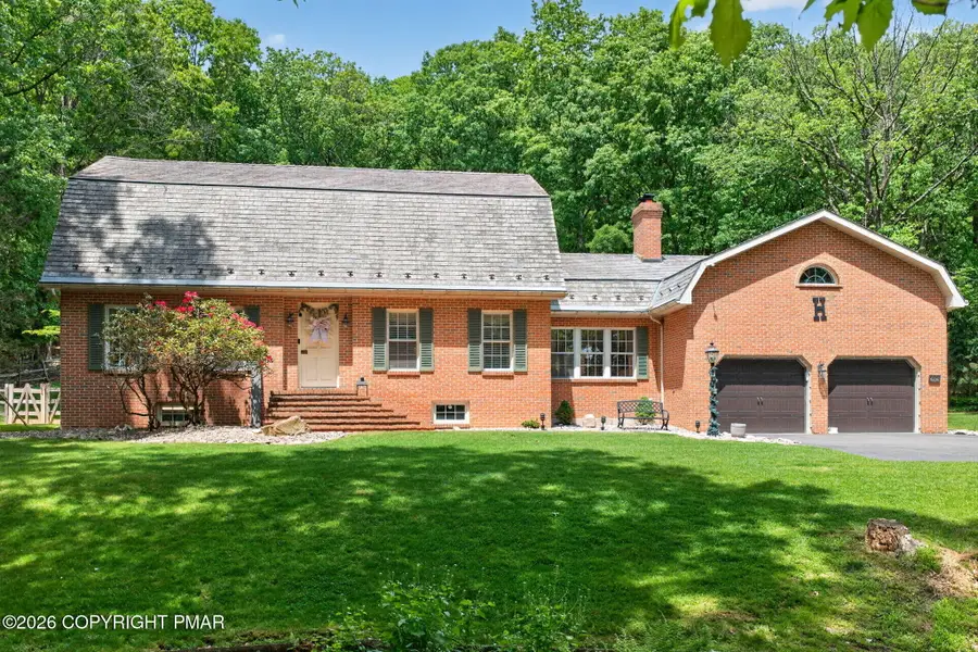 595 Walnut Avenue, Pen Argyl, PA 18072 - #2
