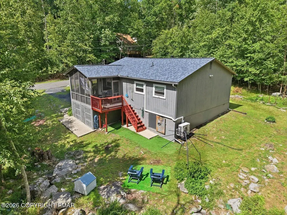109 Stuart Place, Bushkill, PA 18324 - #1