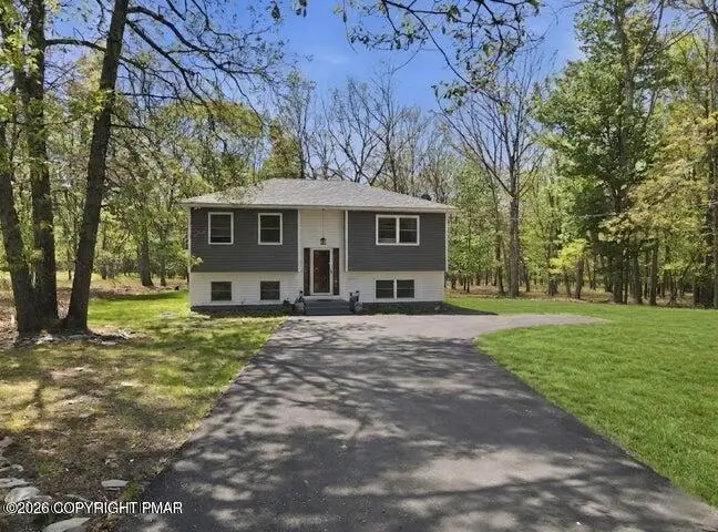 208 Depue Circle, Bushkill, PA 18324 - #1