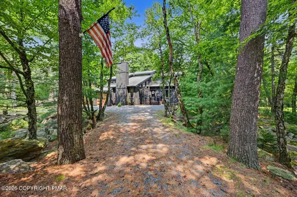 44 Chestnut Road, Lake Harmony, PA 18624