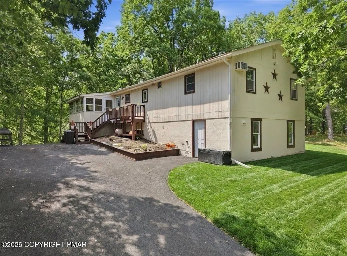 198 Edinburgh Road, Bushkill, PA 18324 - #1