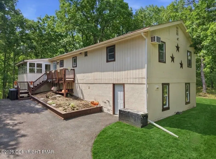 198 Edinburgh Road, Bushkill, PA 18324 - #2