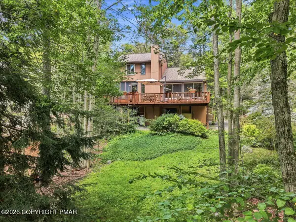 6262 Lakeview Drive, Pocono Pines, PA 18350