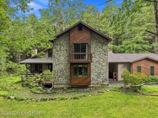 184 Sir Bradford Road, Pocono Lake, PA 18347