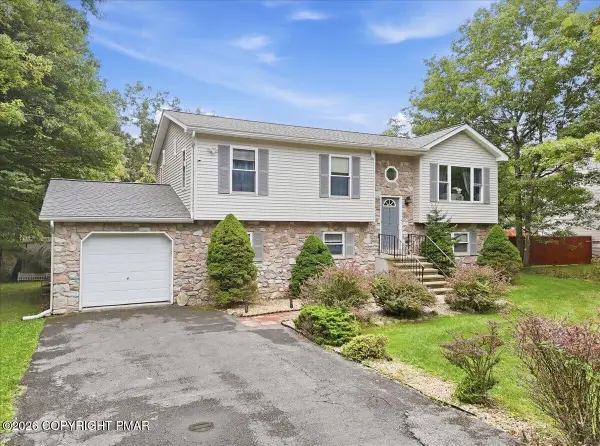 1216 Glade Drive, Long Pond, PA 18334