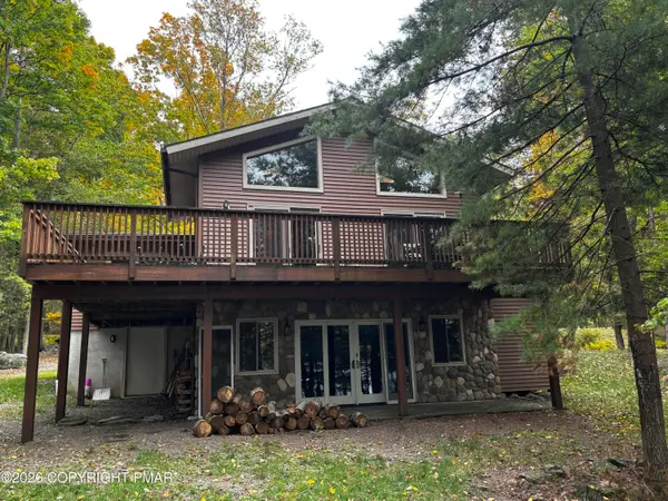 77 Lake Drive E, Clifton Township, PA 18424