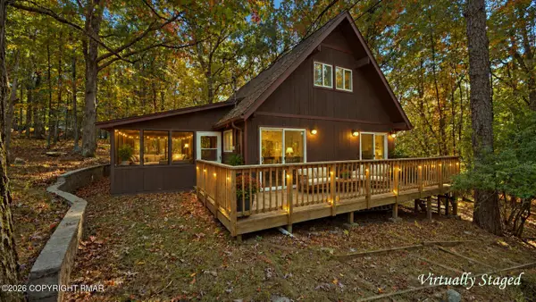 1095 Deer Run E, Bushkill, PA 18324