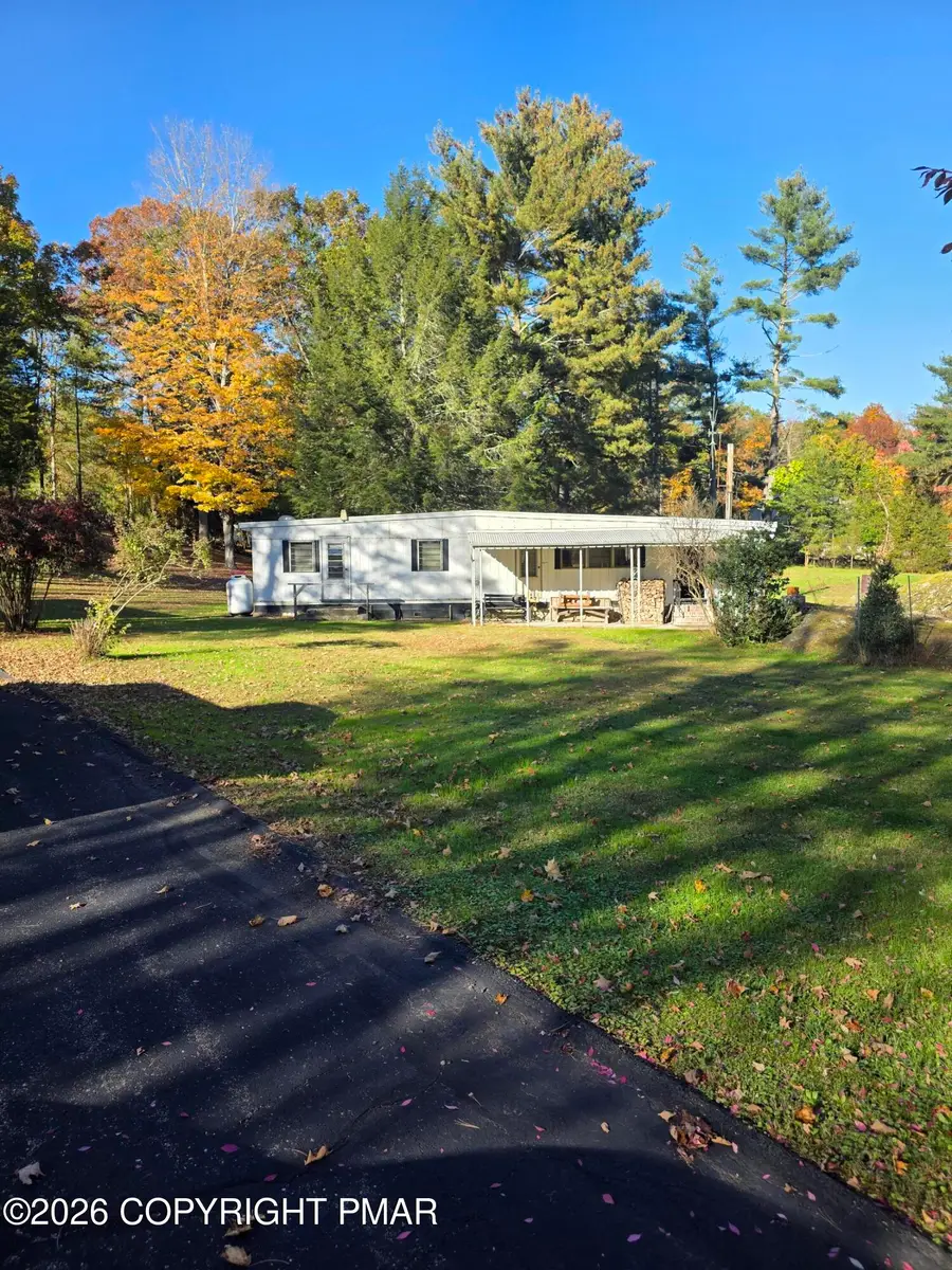 111 Garris Place, Bushkill, PA 18324 - #2