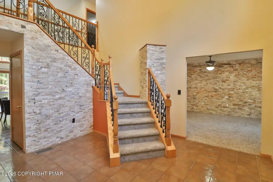 131 Canterbury Road, Bushkill, PA 18324 - #3