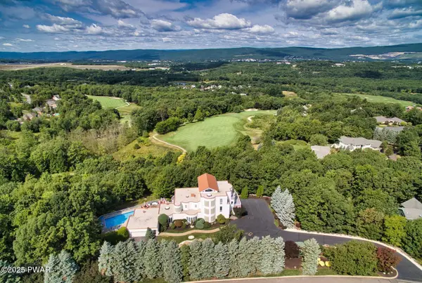 110 Glenmaura Drive, Moosic, PA 18507