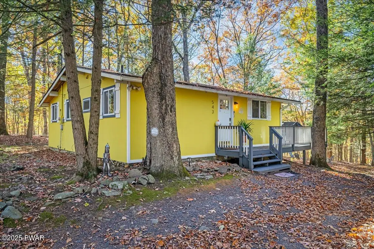 543 Clubhouse Drive, East Stroudsburg, PA 18302 - Image #1