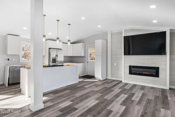 13 Bucklands Lane, Waymart, PA 18472