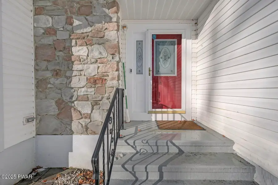 204 Lincoln Drive, Lords Valley, PA 18428 - Image #3