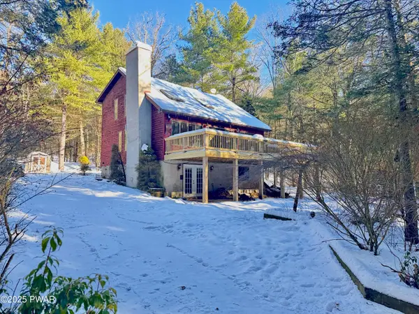 205 Christopher Way, Hawley, PA 18428